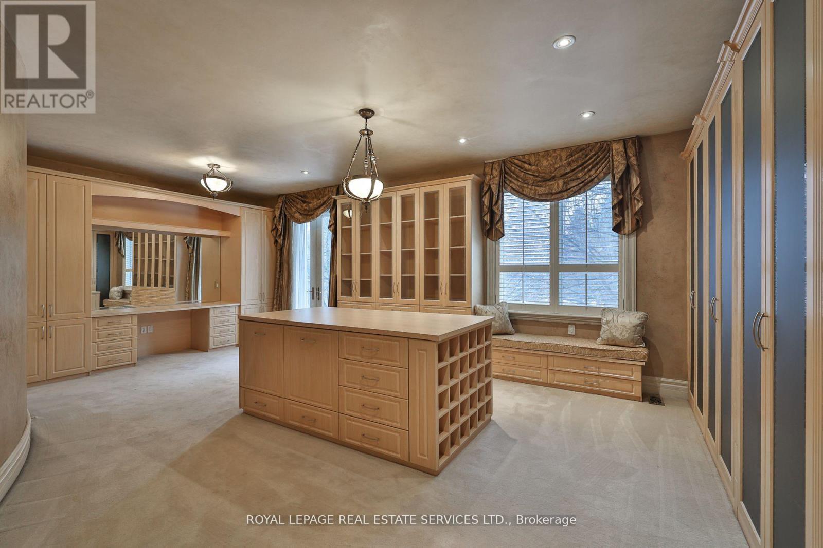 2215 Doulton Drive, Mississauga, Ontario  L5H 3M2 - Photo 20 - W12546030