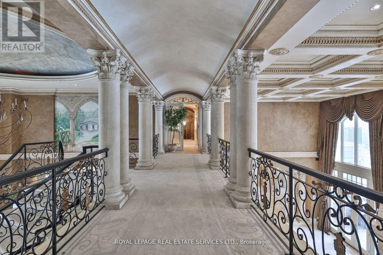 2215 Doulton Drive, Mississauga, Ontario  L5H 3M2 - Photo 23 - W12546030