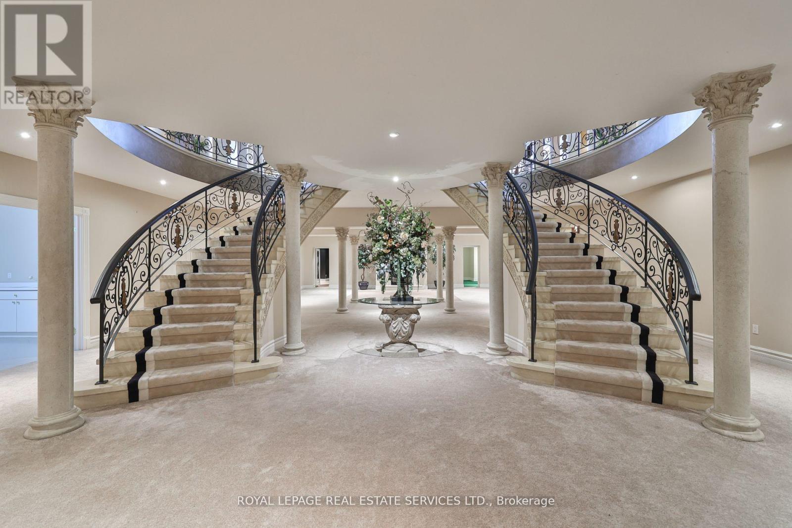 2215 Doulton Drive, Mississauga, Ontario  L5H 3M2 - Photo 24 - W12546030