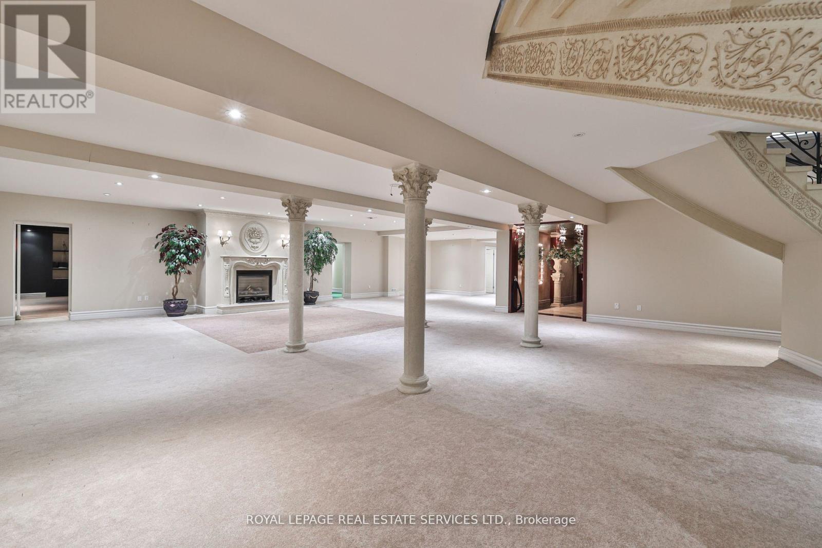 2215 Doulton Drive, Mississauga, Ontario  L5H 3M2 - Photo 25 - W12546030