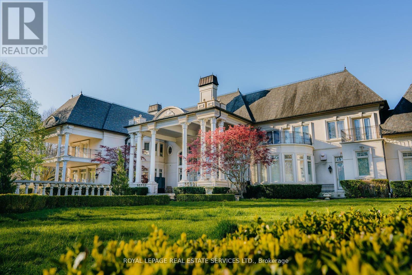 2215 Doulton Drive, Mississauga, Ontario  L5H 3M2 - Photo 4 - W12546030