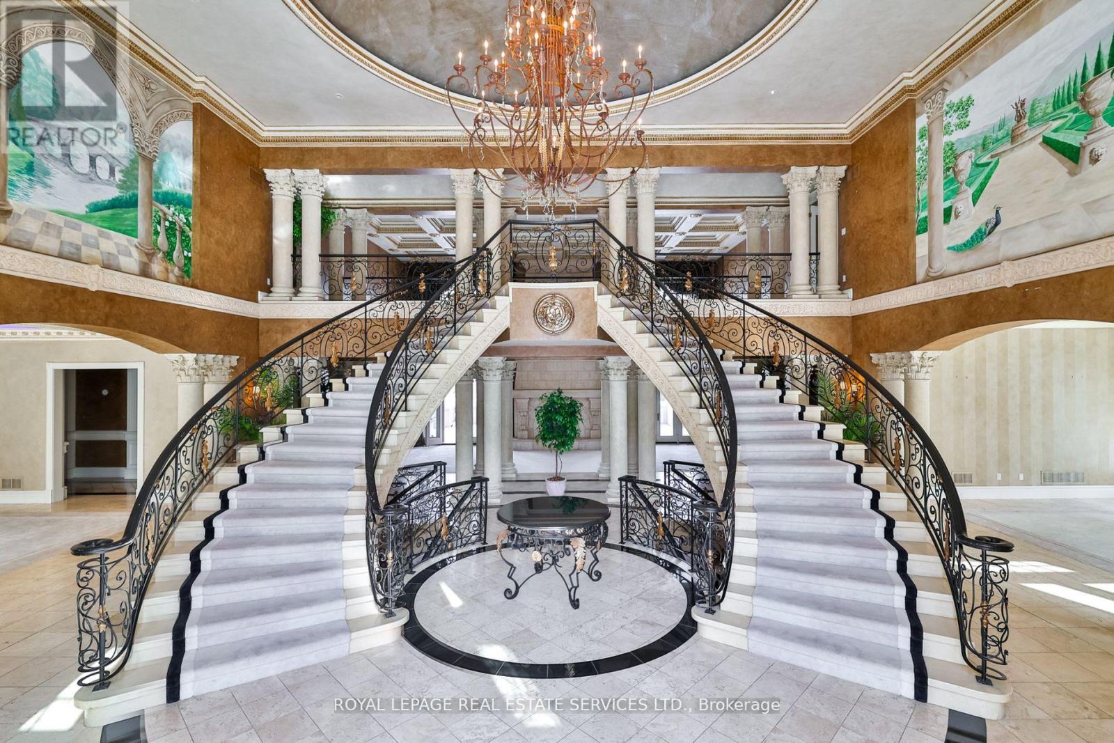 2215 Doulton Drive, Mississauga, Ontario  L5H 3M2 - Photo 5 - W12546030