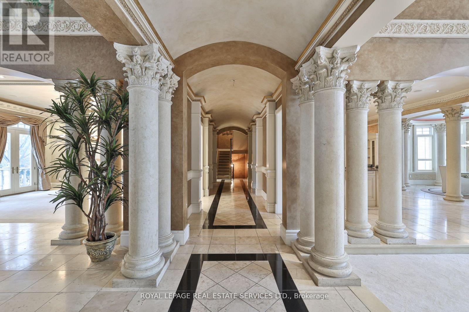 2215 Doulton Drive, Mississauga, Ontario  L5H 3M2 - Photo 7 - W12546030