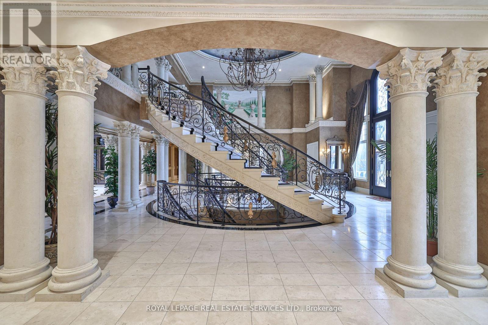 2215 Doulton Drive, Mississauga, Ontario  L5H 3M2 - Photo 8 - W12546030