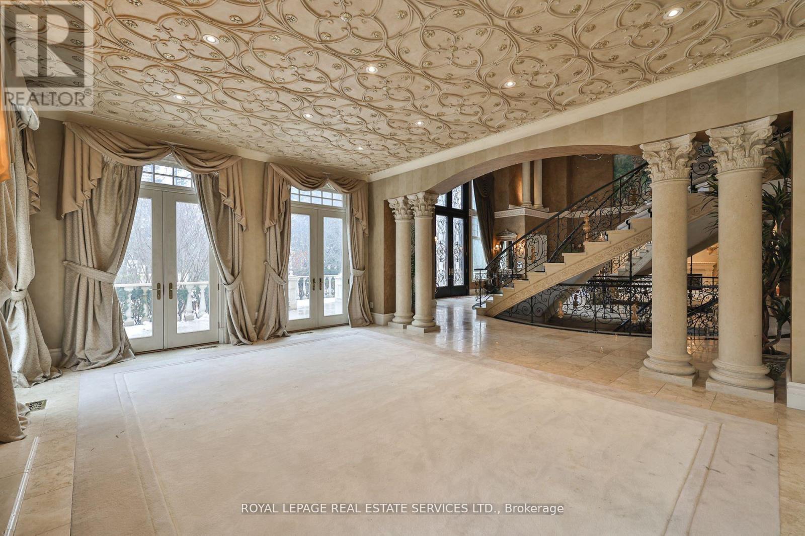 2215 Doulton Drive, Mississauga, Ontario  L5H 3M2 - Photo 9 - W12546030