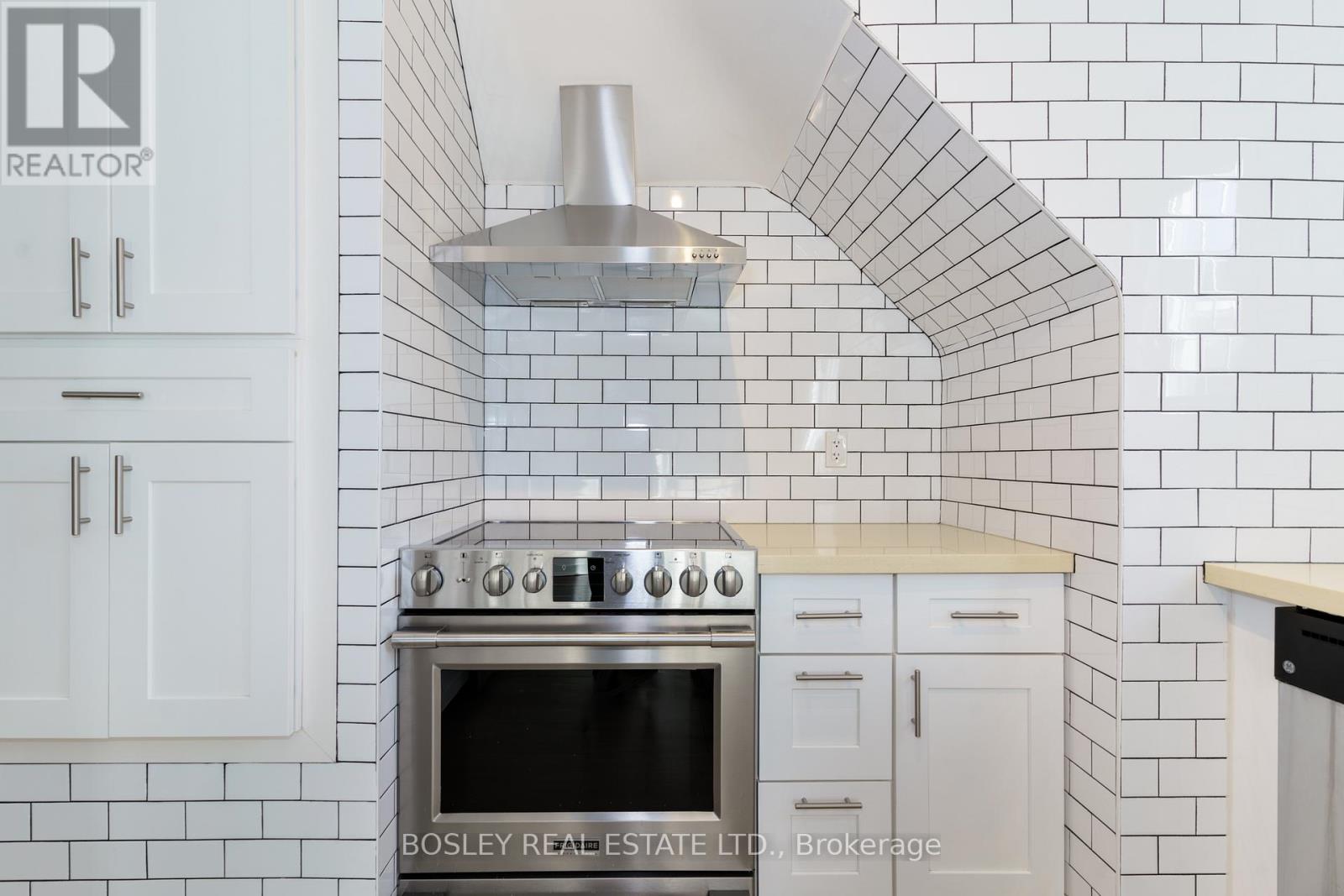 6 - 308 S Kingsway Road, Toronto, Ontario  M6S 3T9 - Photo 5 - W12546054