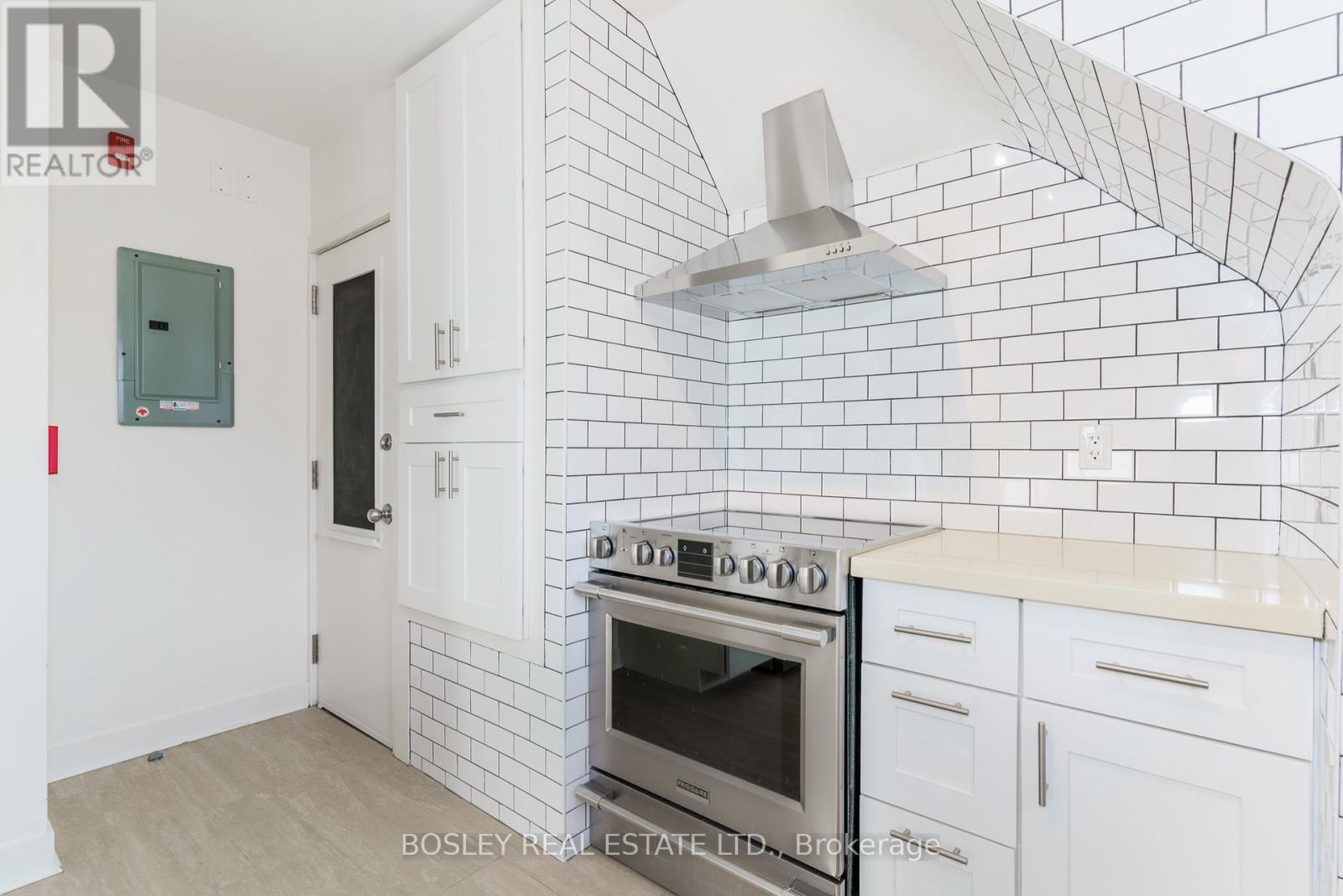 6 - 308 S Kingsway Road, Toronto, Ontario  M6S 3T9 - Photo 6 - W12546054