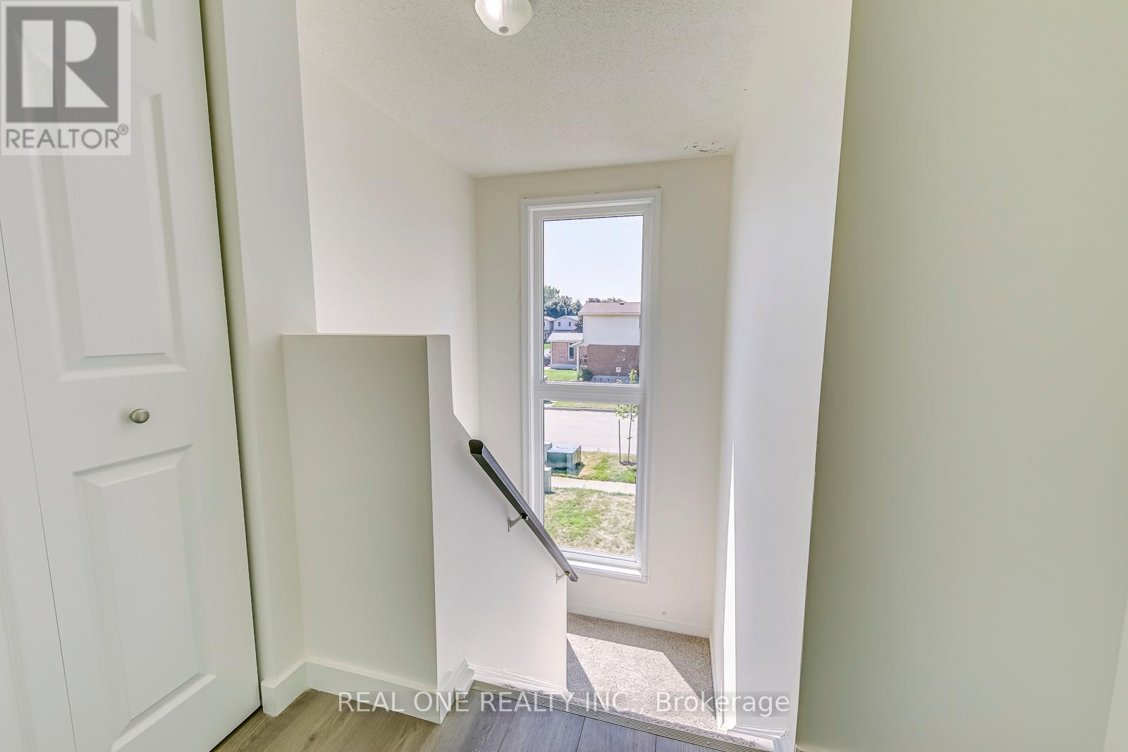 12 Danville Avenue, Halton Hills, Ontario  L7J 2W5 - Photo 10 - W12546094