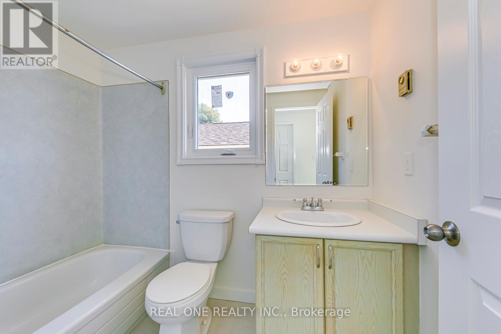 12 Danville Avenue, Halton Hills, Ontario  L7J 2W5 - Photo 12 - W12546094