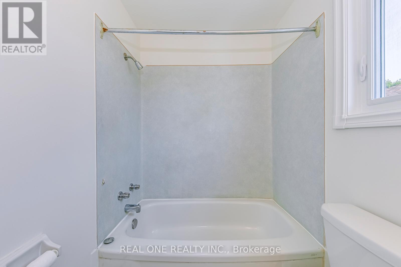 12 Danville Avenue, Halton Hills, Ontario  L7J 2W5 - Photo 13 - W12546094