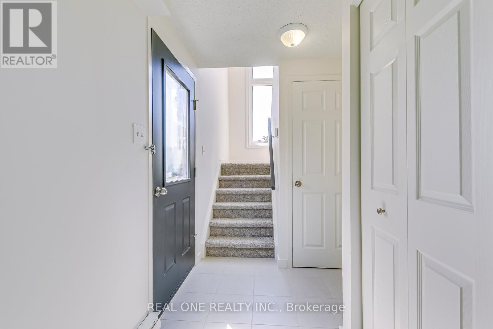 12 Danville Avenue, Halton Hills, Ontario  L7J 2W5 - Photo 3 - W12546094