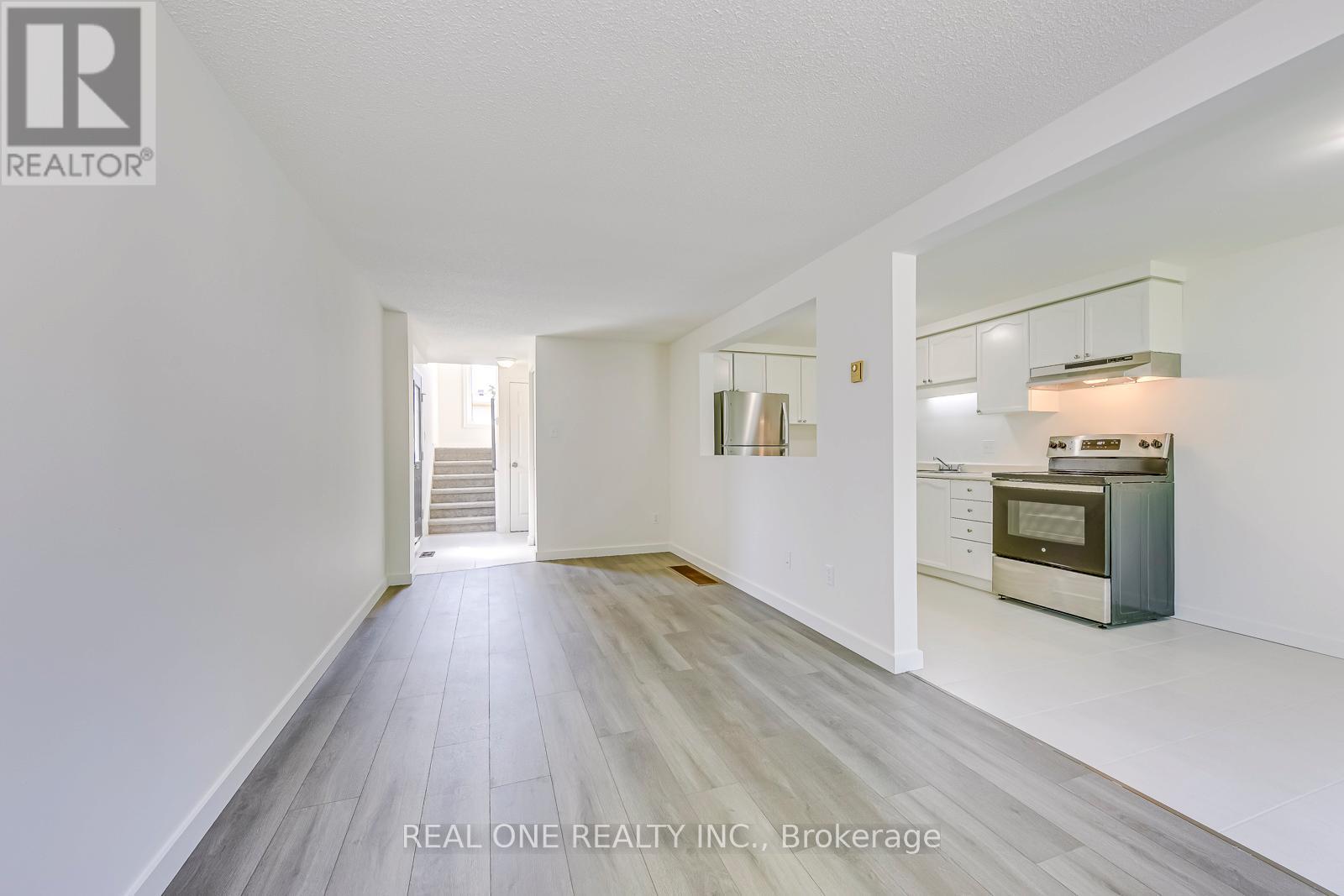 12 Danville Avenue, Halton Hills, Ontario  L7J 2W5 - Photo 5 - W12546094