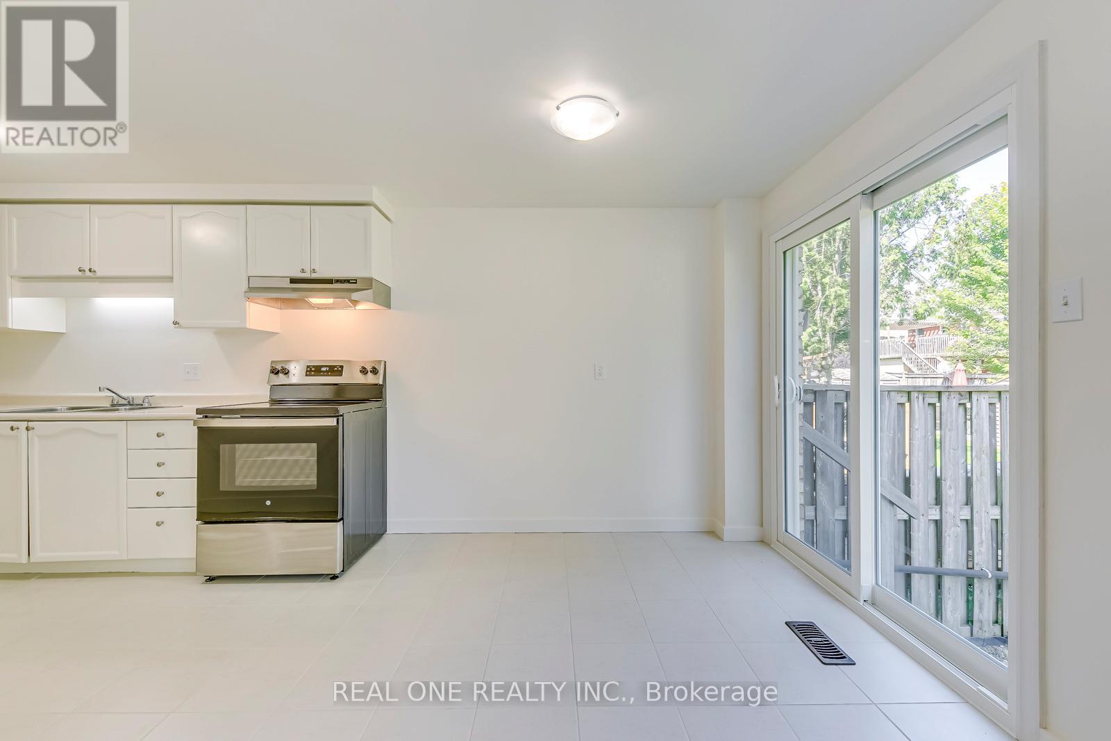 12 Danville Avenue, Halton Hills, Ontario  L7J 2W5 - Photo 6 - W12546094