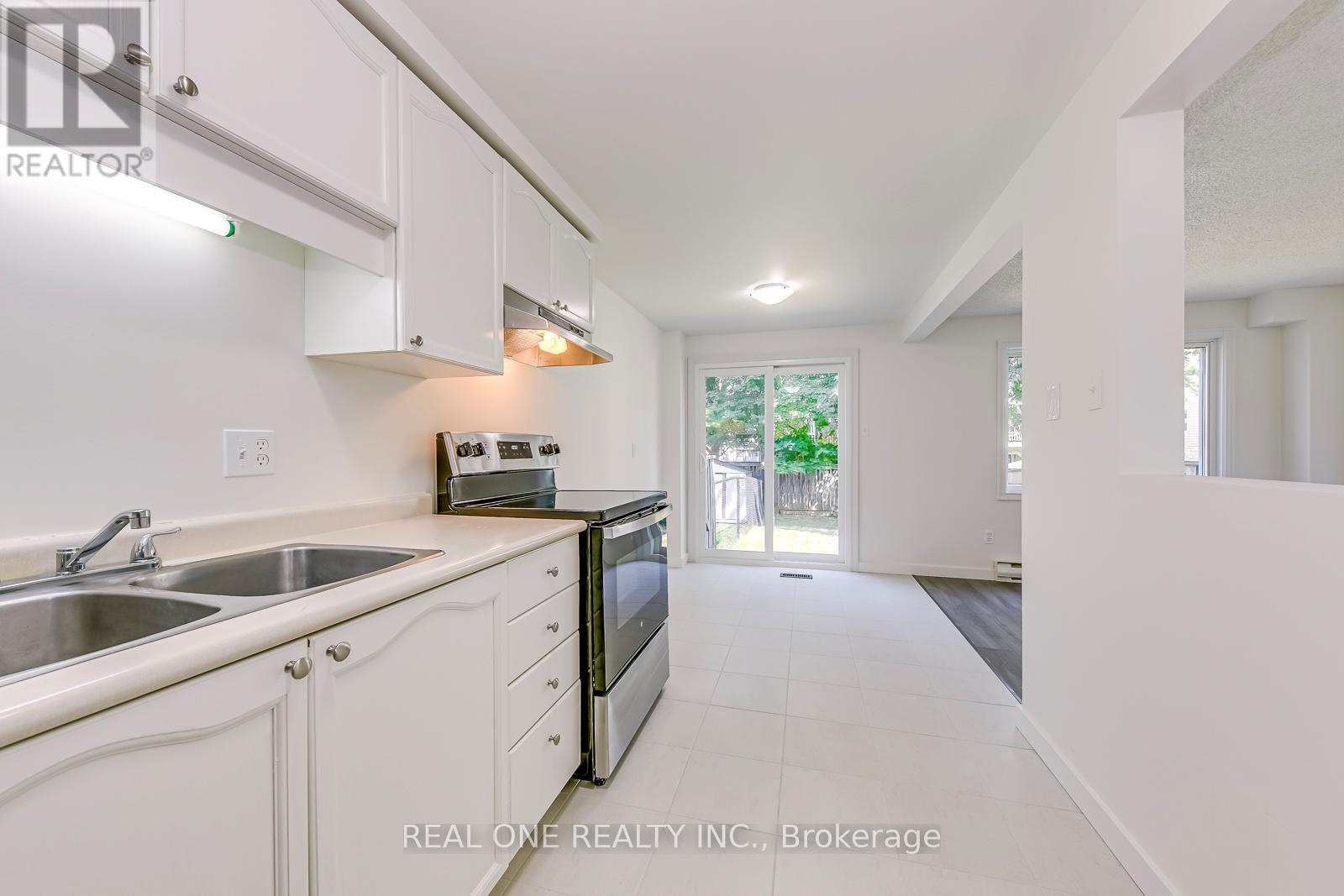 12 Danville Avenue, Halton Hills, Ontario  L7J 2W5 - Photo 9 - W12546094