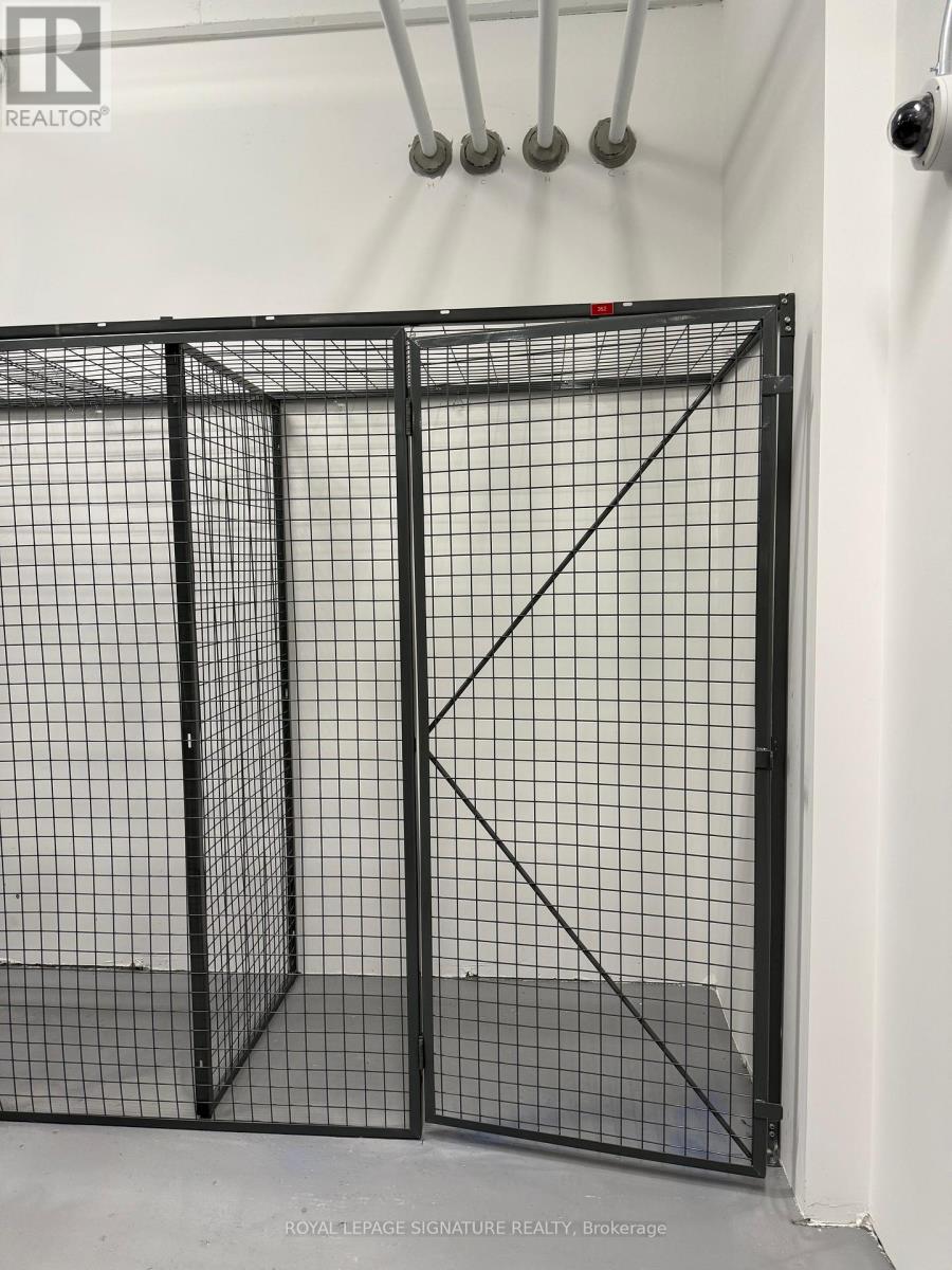 1601 - 395 Square One Drive, Mississauga, Ontario  L5B 0P6 - Photo 20 - W12546102