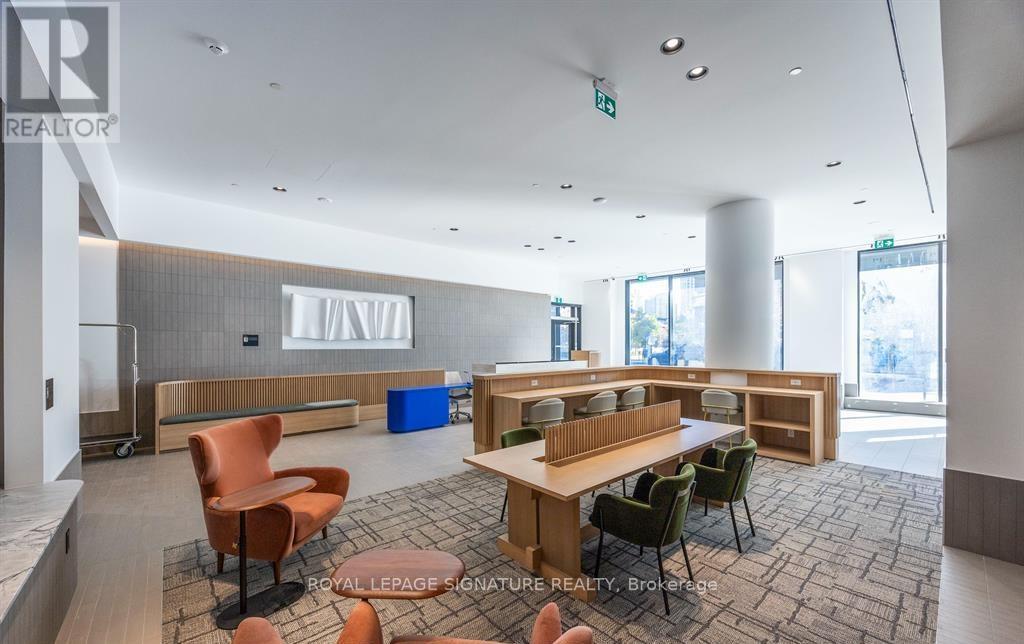 1601 - 395 Square One Drive, Mississauga, Ontario  L5B 0P6 - Photo 4 - W12546102