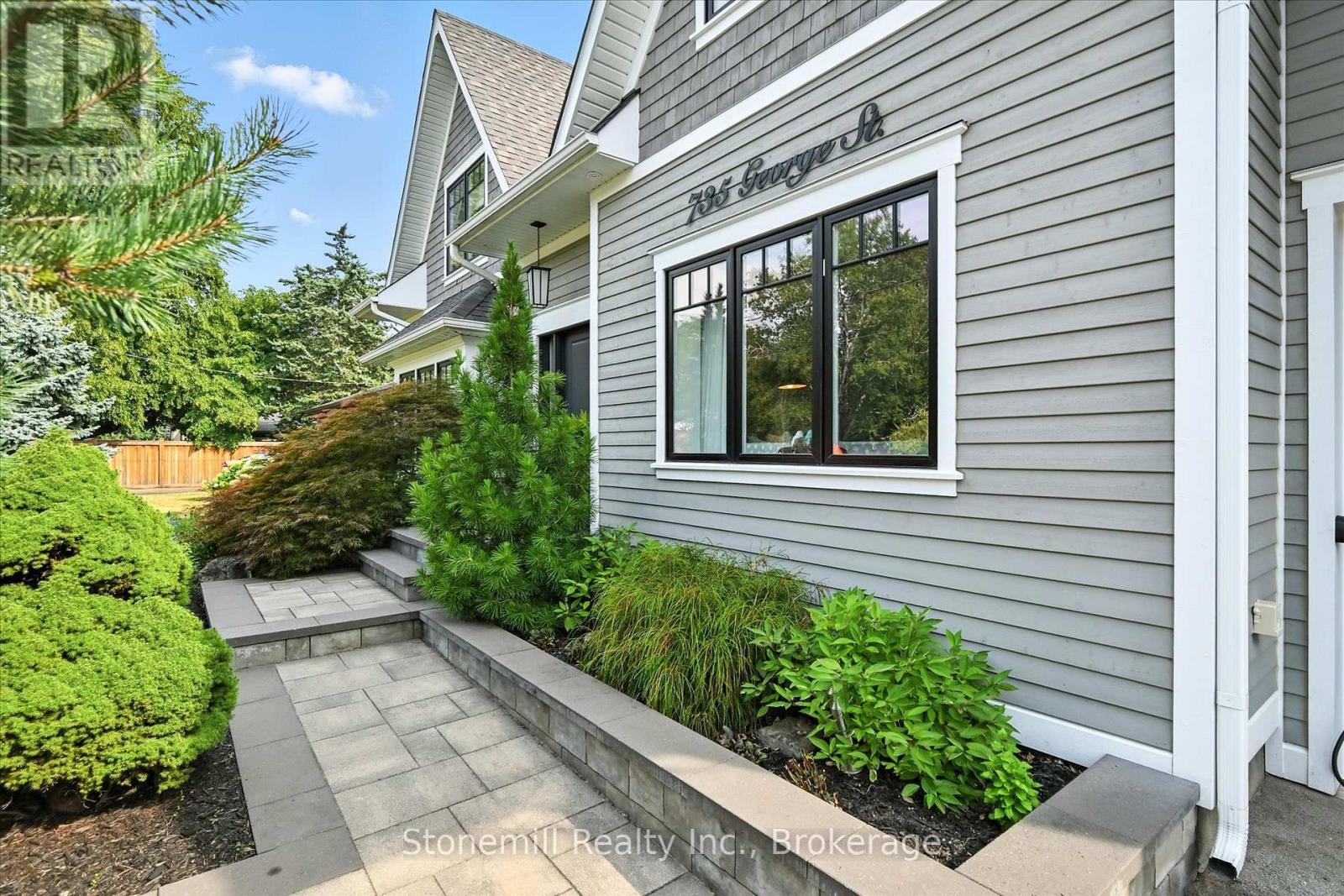 735 George Street, Burlington, Ontario  L7R 2V8 - Photo 3 - W12546116