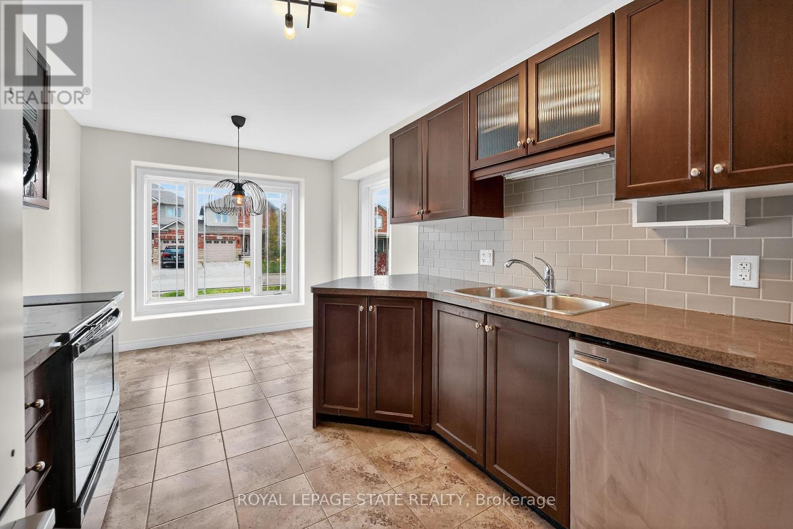 4471 Comfort Crescent, Lincoln, Ontario  L3J 1M2 - Photo 4 - X12545980