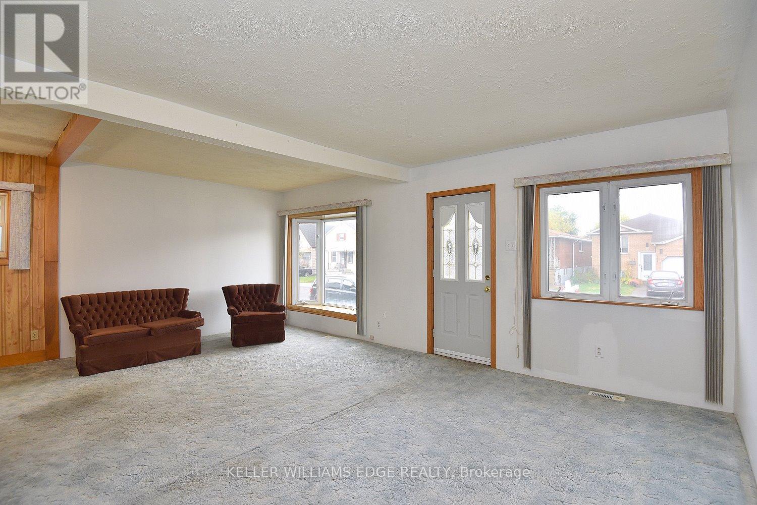 149 Ivon Avenue, Hamilton, Ontario  L8H 5S7 - Photo 5 - X12546002