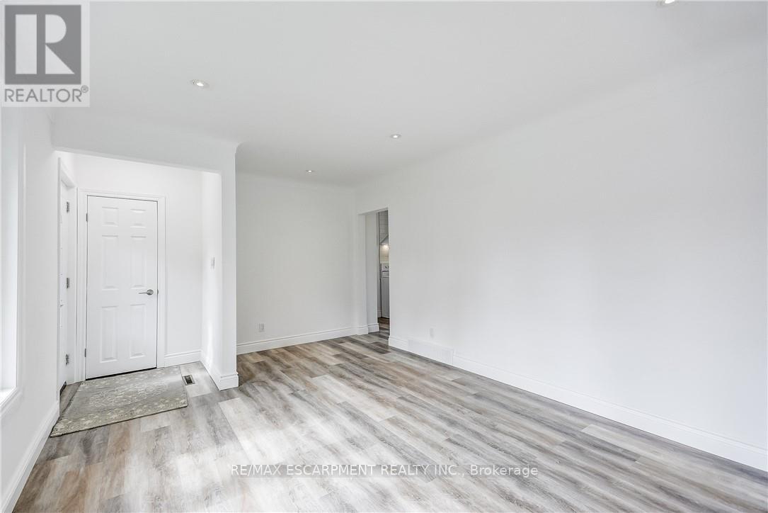 8 Glengarry Road, St. Catharines, Ontario  L2T 2T8 - Photo 10 - X12546012