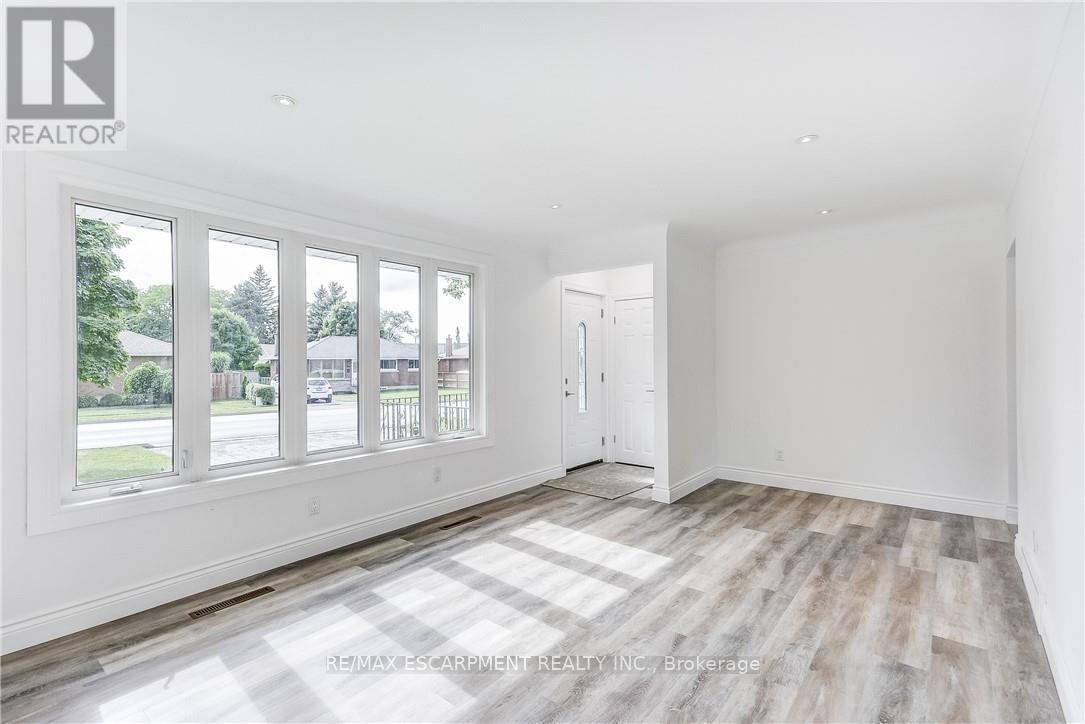 8 Glengarry Road, St. Catharines, Ontario  L2T 2T8 - Photo 11 - X12546012