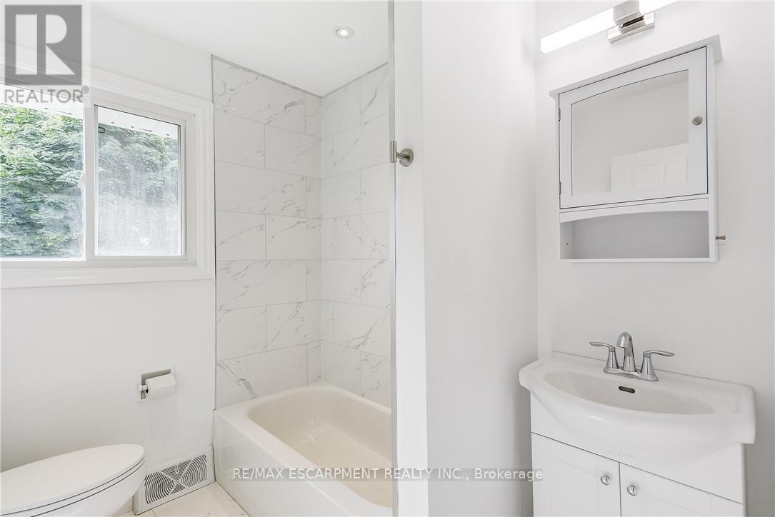 8 Glengarry Road, St. Catharines, Ontario  L2T 2T8 - Photo 12 - X12546012