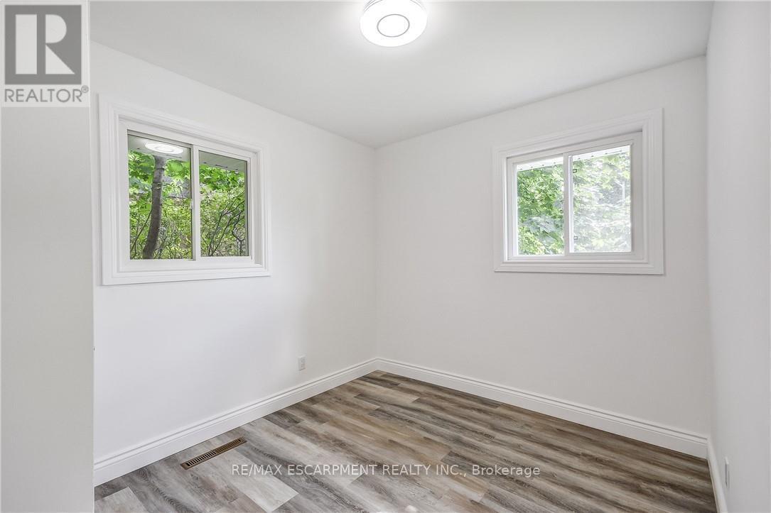 8 Glengarry Road, St. Catharines, Ontario  L2T 2T8 - Photo 13 - X12546012