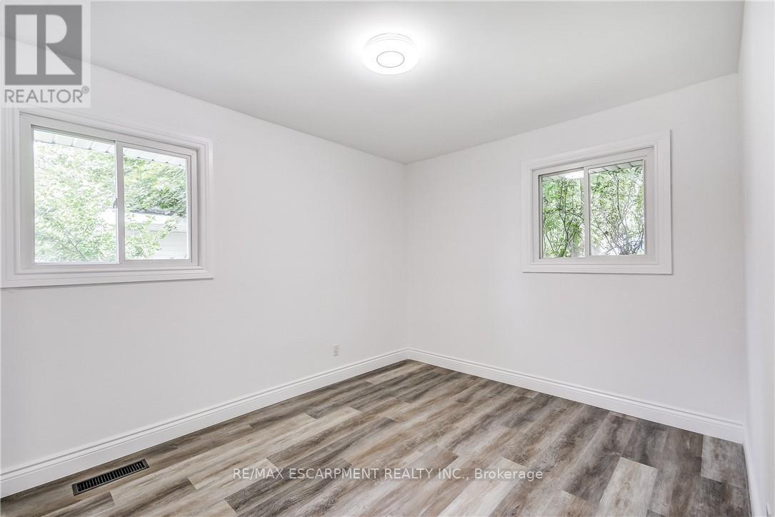 8 Glengarry Road, St. Catharines, Ontario  L2T 2T8 - Photo 14 - X12546012