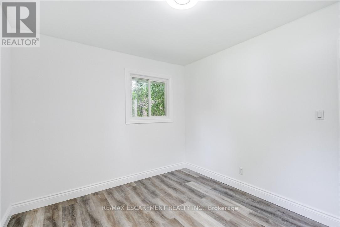 8 Glengarry Road, St. Catharines, Ontario  L2T 2T8 - Photo 16 - X12546012