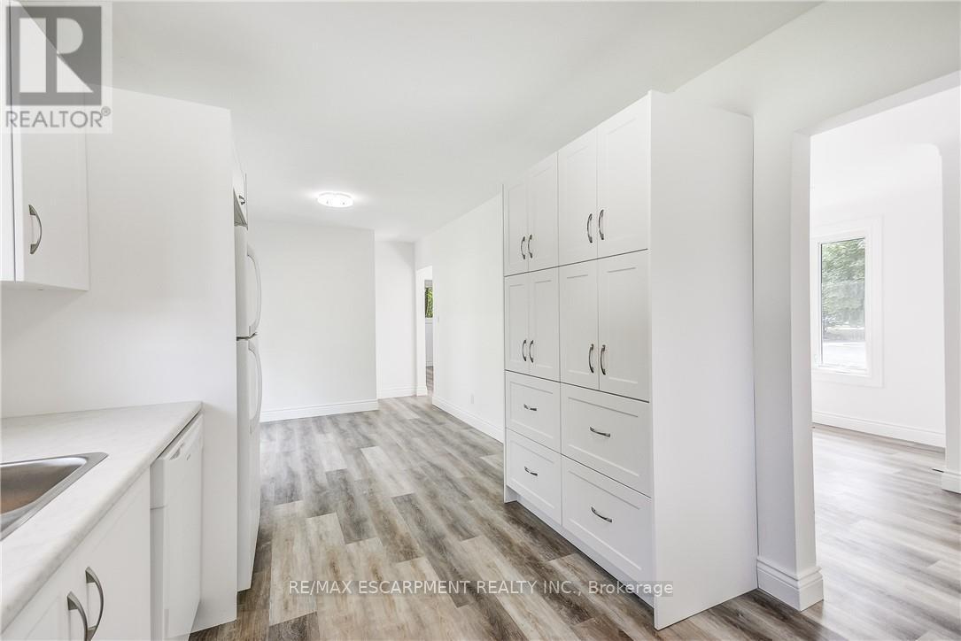 8 Glengarry Road, St. Catharines, Ontario  L2T 2T8 - Photo 22 - X12546012