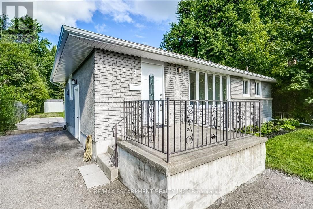 8 Glengarry Road, St. Catharines, Ontario  L2T 2T8 - Photo 6 - X12546012