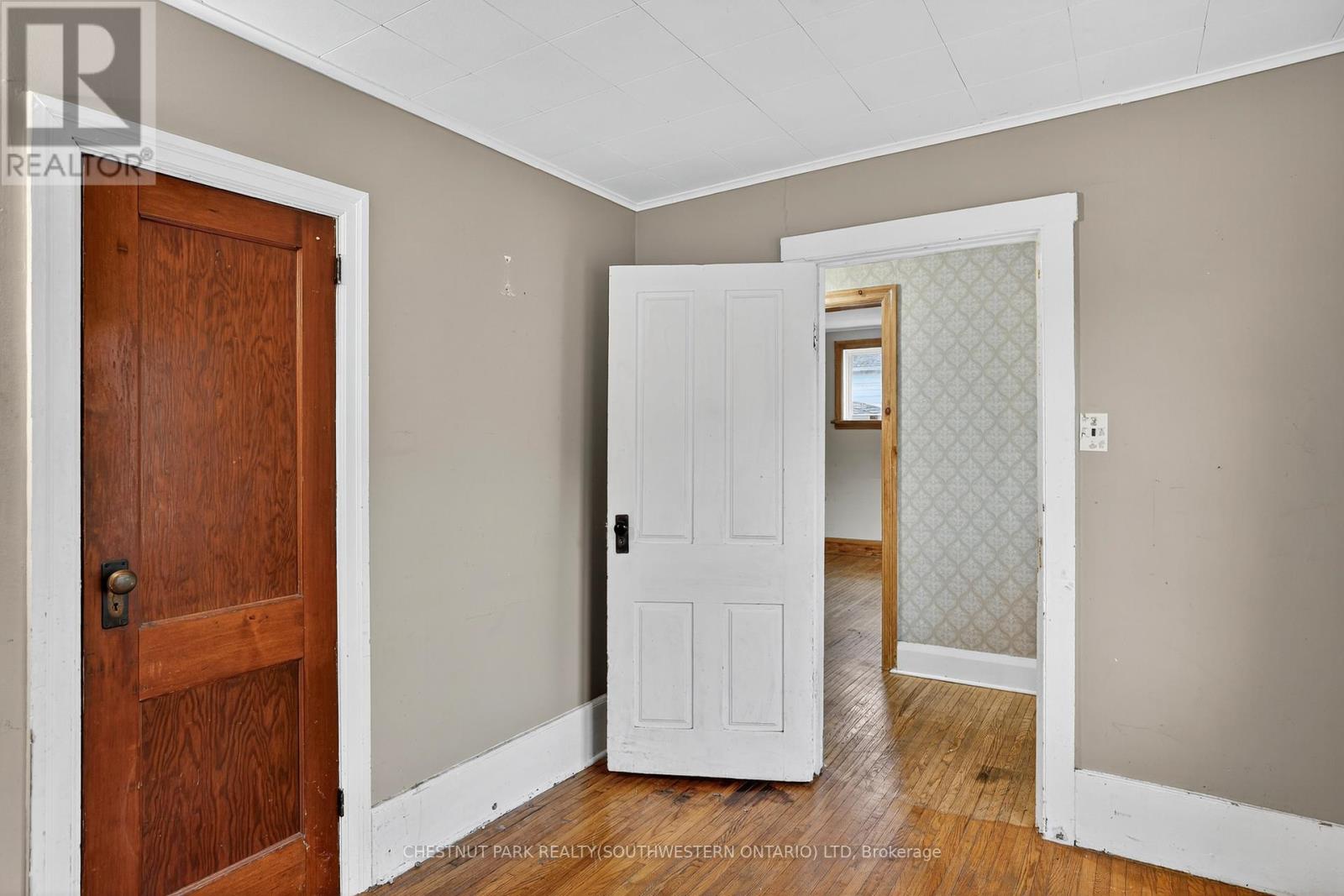 50 Ridout Street, Kawartha Lakes, Ontario  K9V 2B6 - Photo 10 - X12546040