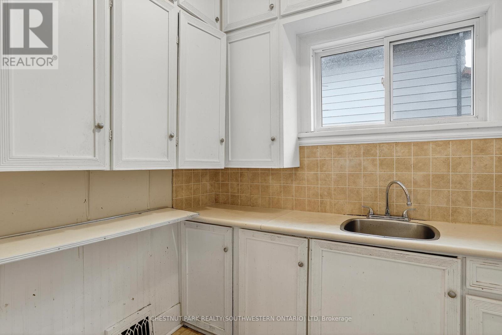 50 Ridout Street, Kawartha Lakes, Ontario  K9V 2B6 - Photo 18 - X12546040