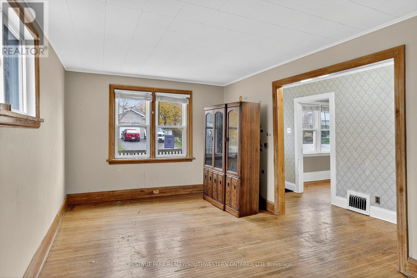 50 Ridout Street, Kawartha Lakes, Ontario  K9V 2B6 - Photo 7 - X12546040