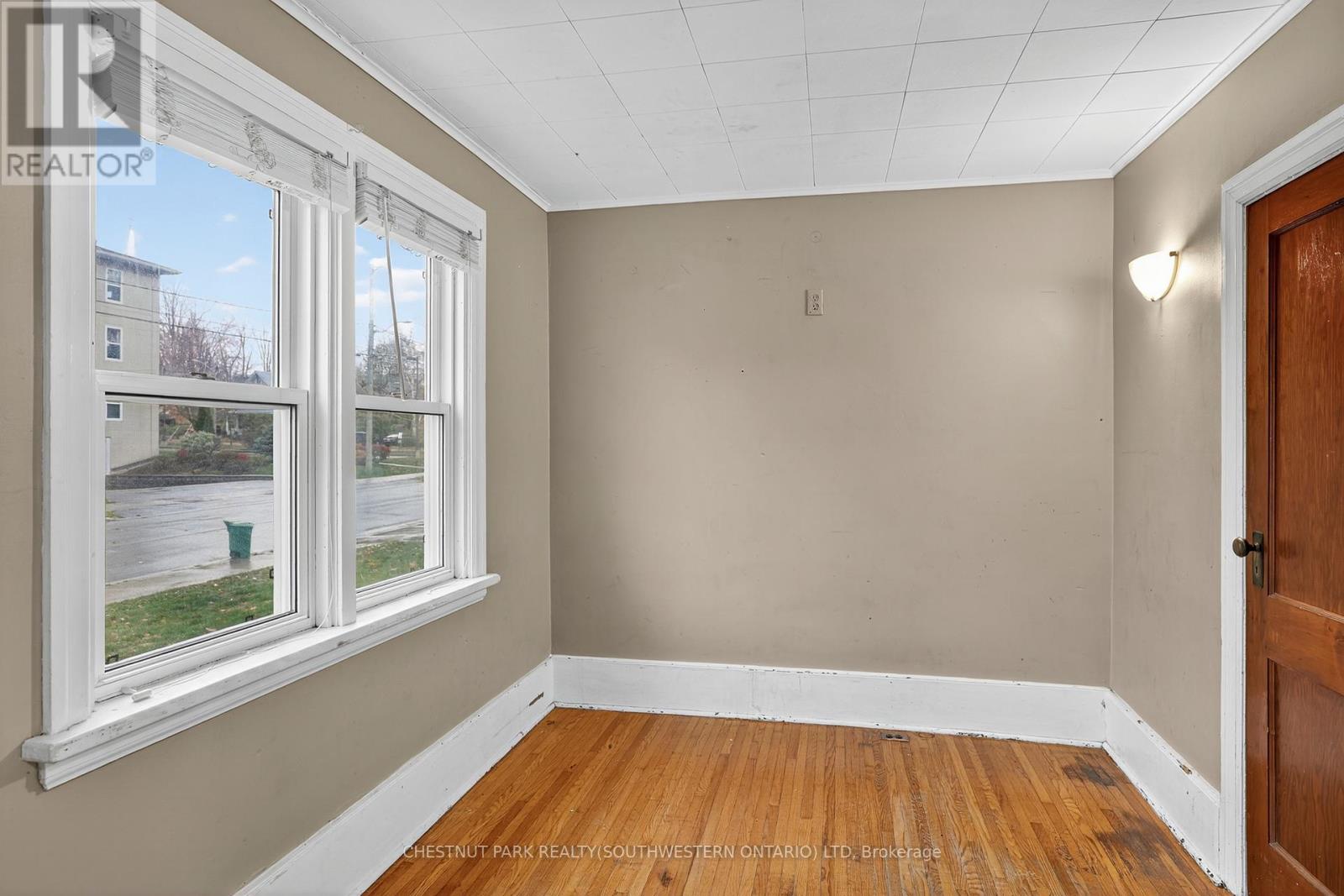 50 Ridout Street, Kawartha Lakes, Ontario  K9V 2B6 - Photo 9 - X12546040