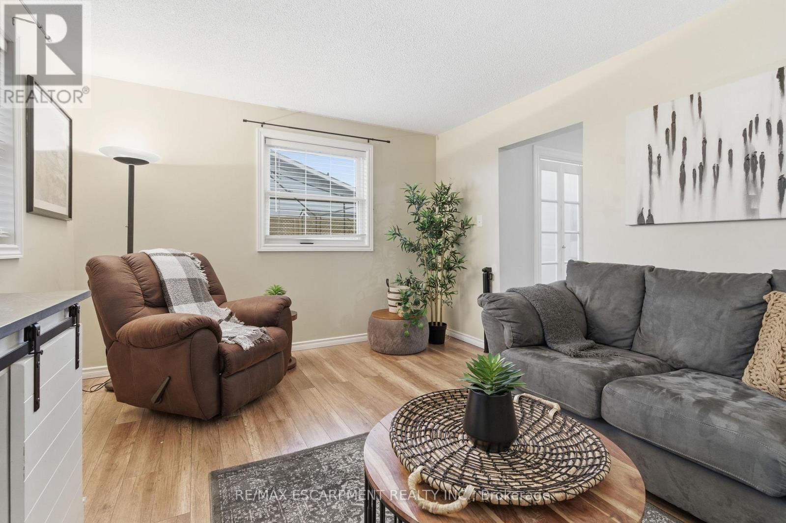 38 Golden Orchard Drive, Hamilton, Ontario  L9C 6J5 - Photo 16 - X12546072