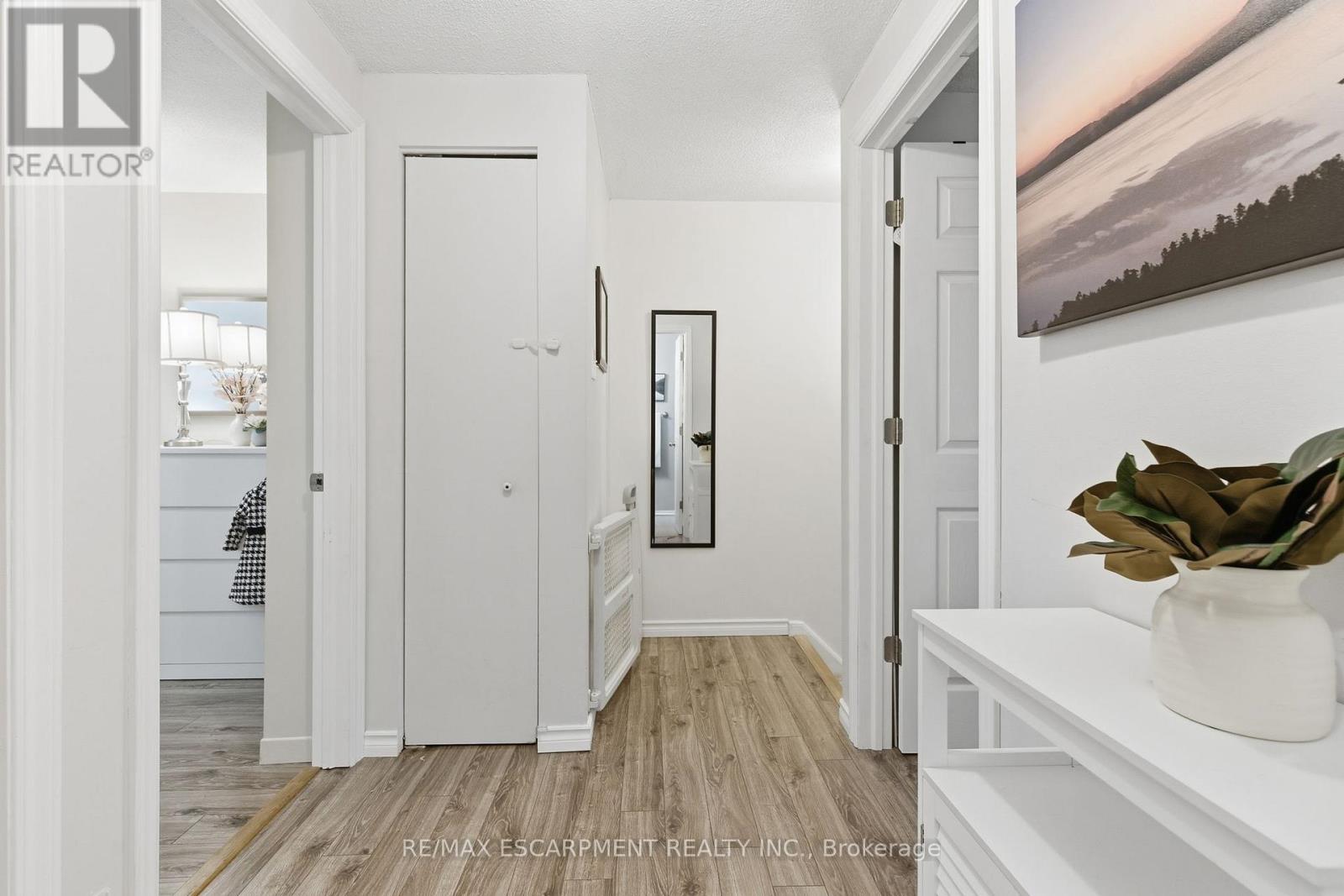 38 Golden Orchard Drive, Hamilton, Ontario  L9C 6J5 - Photo 17 - X12546072