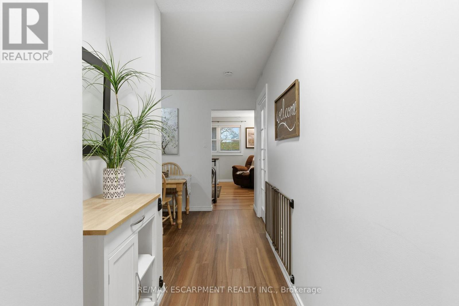 38 Golden Orchard Drive, Hamilton, Ontario  L9C 6J5 - Photo 6 - X12546072