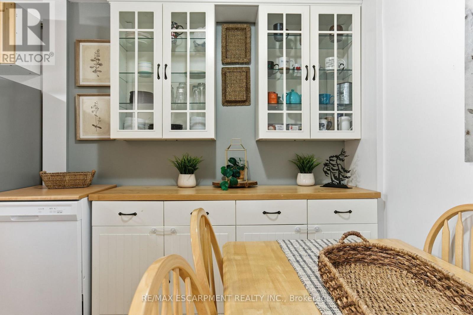 38 Golden Orchard Drive, Hamilton, Ontario  L9C 6J5 - Photo 8 - X12546072