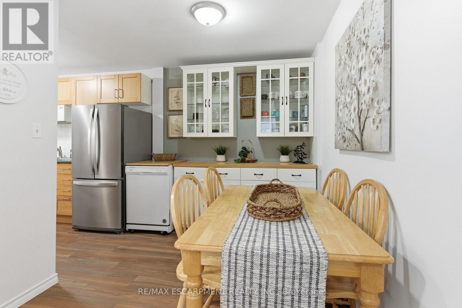 38 Golden Orchard Drive, Hamilton, Ontario  L9C 6J5 - Photo 9 - X12546072