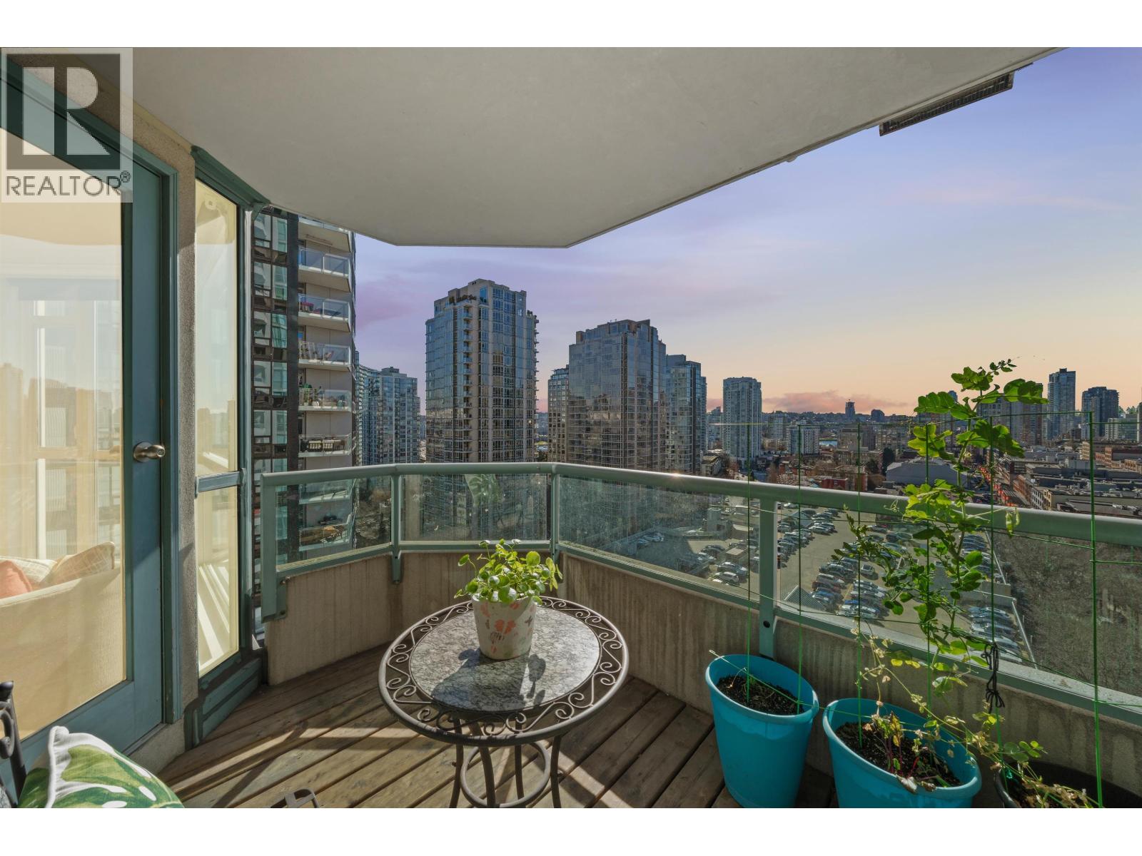 1201 888 Hamilton Street, Vancouver, British Columbia  V6B 5W4 - Photo 3 - R3067489