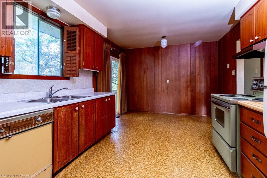 23 Sanctuary Drive, Dundas, Ontario L9H 3Y7 - Photo 13 - 40788382