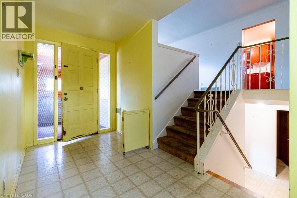 23 Sanctuary Drive, Dundas, Ontario L9H 3Y7 - Photo 4 - 40788382