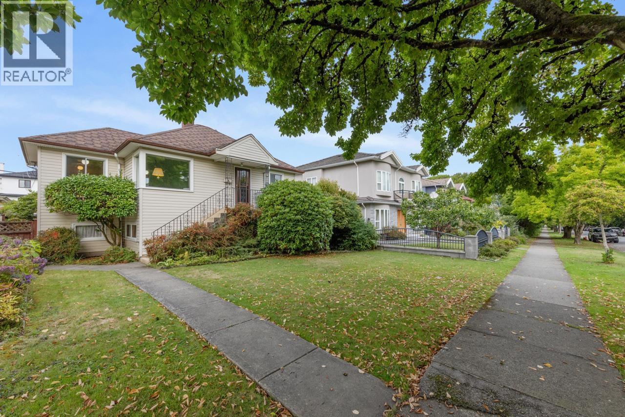 4805 Inverness Street, Vancouver, British Columbia  V5V 4X5 - Photo 2 - R3067513