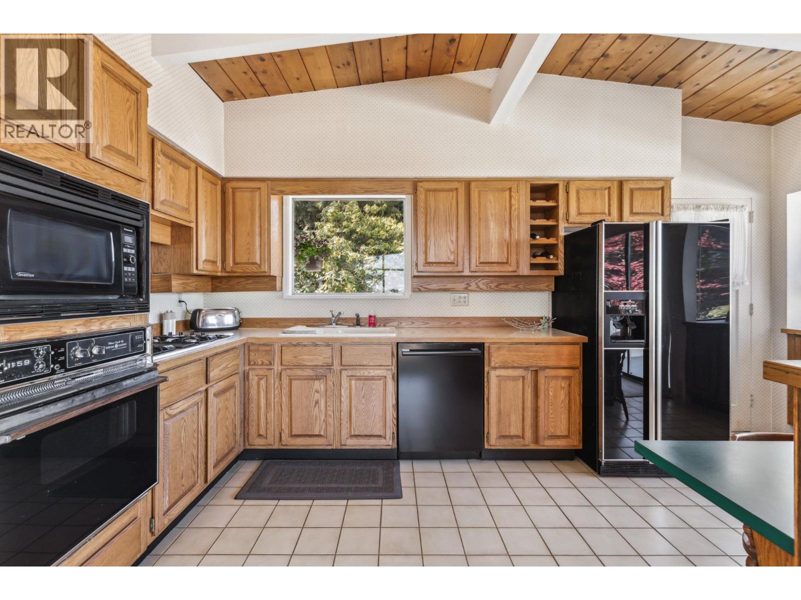 3090 Lazy A Street, Coquitlam, British Columbia V3C 3N9 - Photo 15 - R3025657