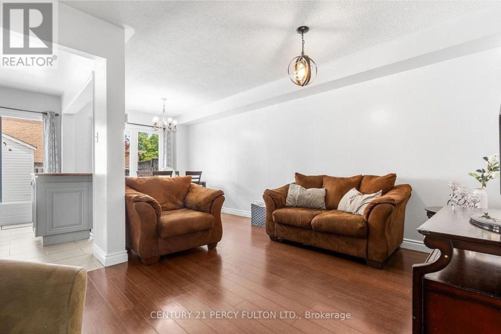 6865 Dillingwood Drive, Mississauga, Ontario  L5N 6Z8 - Photo 4 - W12543418