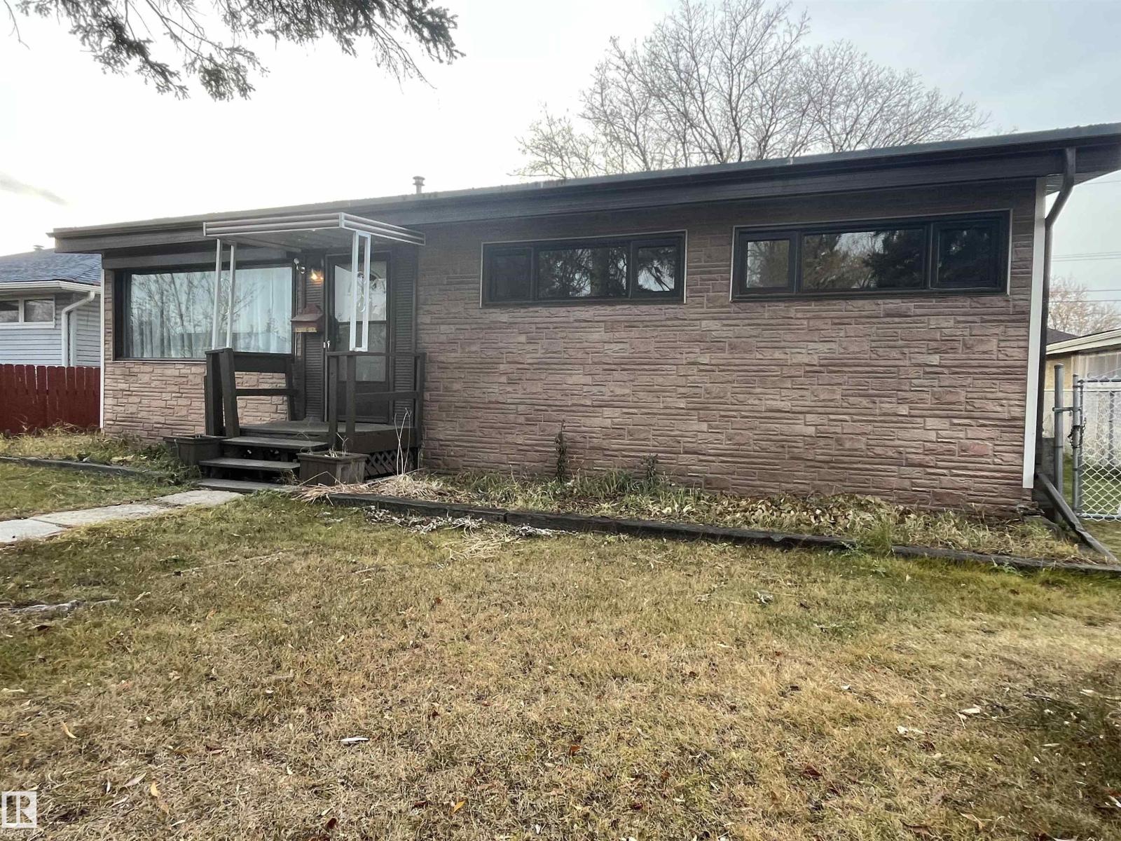 10916 157 St Nw, Edmonton, Alberta  T5P 2W3 - Photo 2 - E4465750