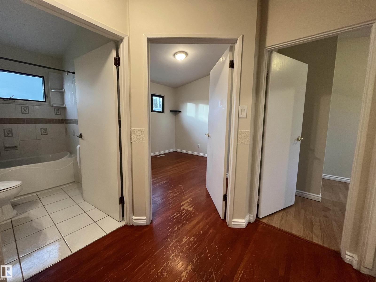 10916 157 St Nw, Edmonton, Alberta  T5P 2W3 - Photo 10 - E4465750