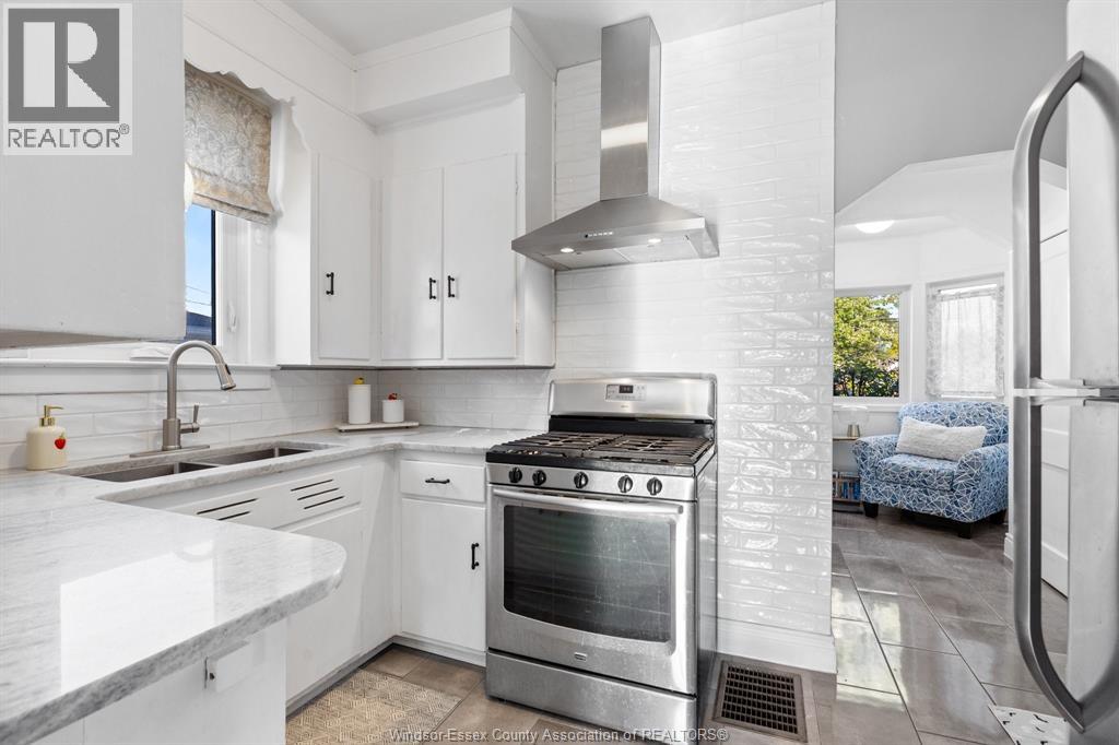 376 Lauzon, Windsor, Ontario N8S 3L9 - Photo 3 - 25028865