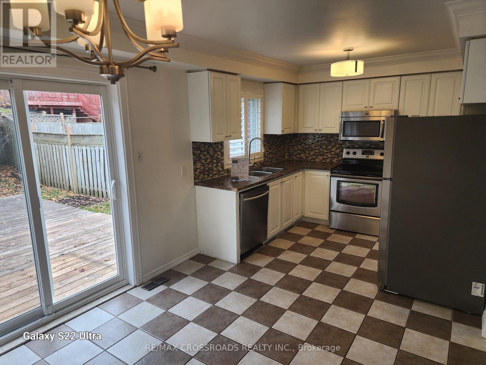 25 Fry Crescent, Clarington, Ontario  L1C 4Y2 - Photo 6 - E12418875